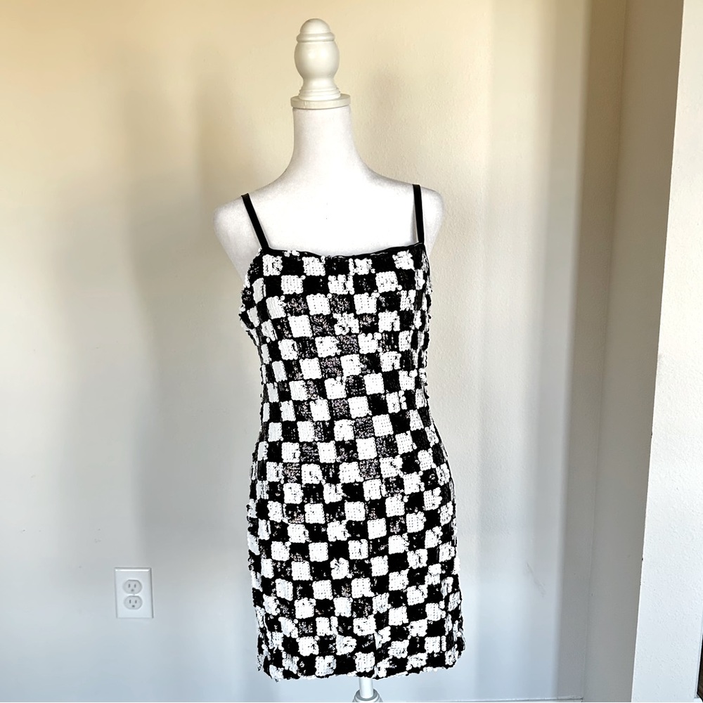 Beautiful black and white dress size M.